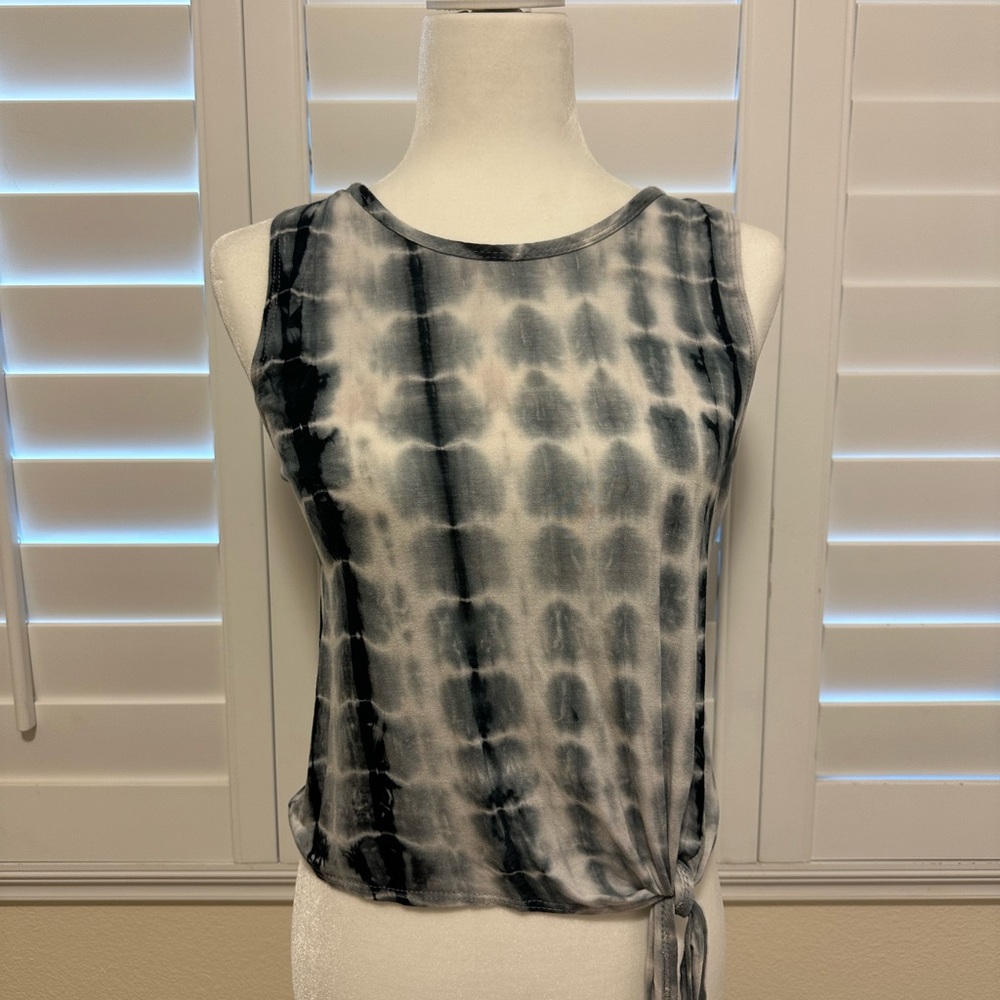 Women’s tank with tie size med
